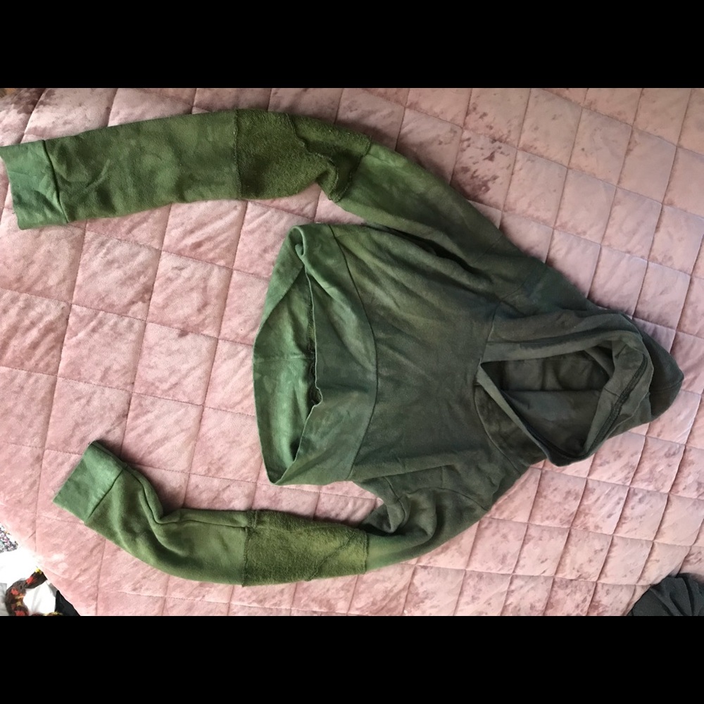 Viragoesduds handmade crop hoodie